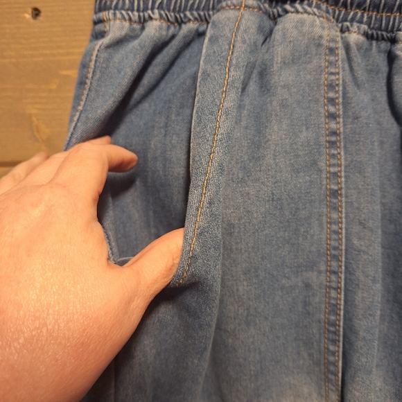 Capris - Picture 7 of 9